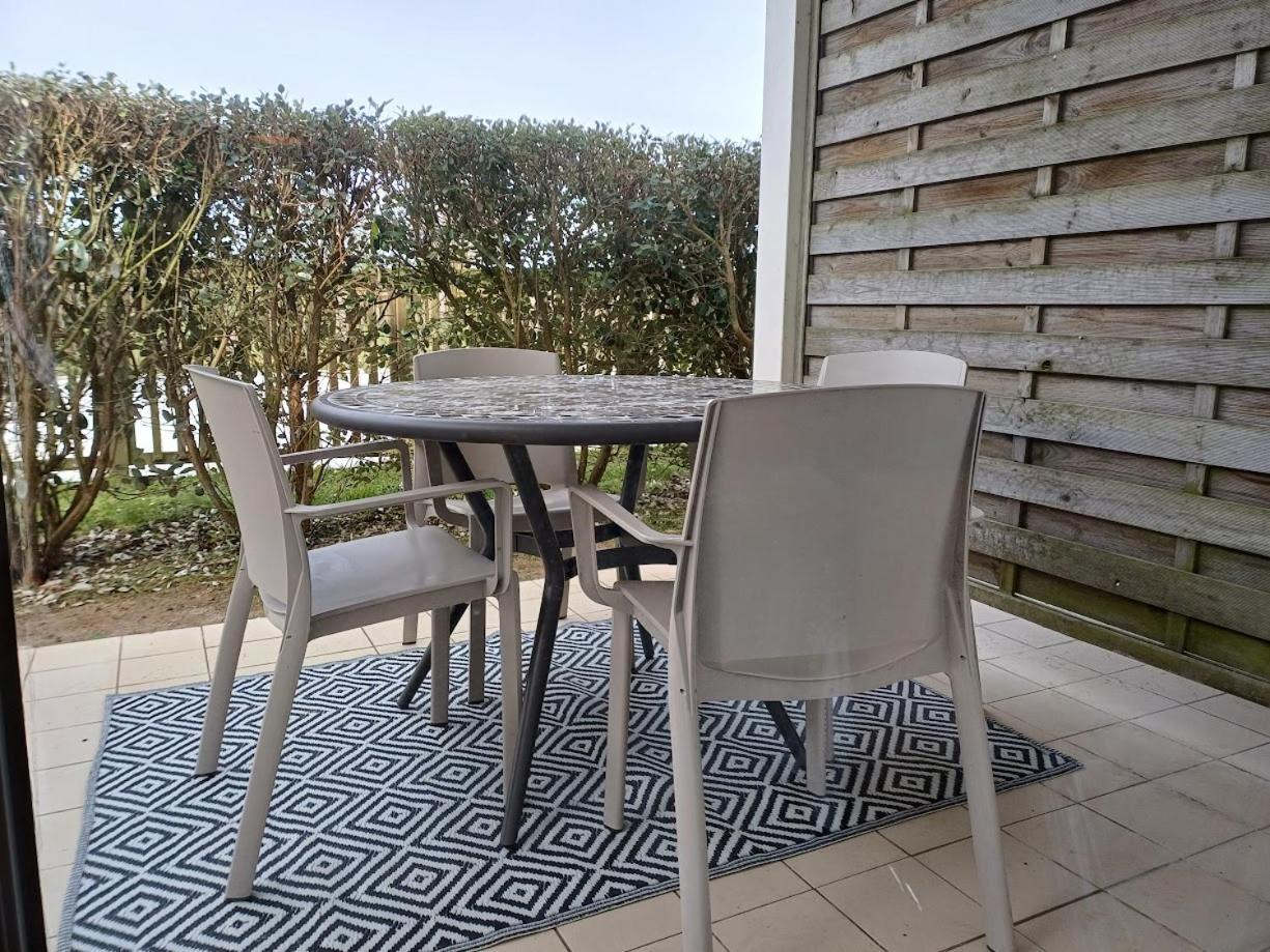 Le 501 F2 De Plain-Pied Avec Terrasse Apartment Courseulles-sur-Mer Bagian luar foto